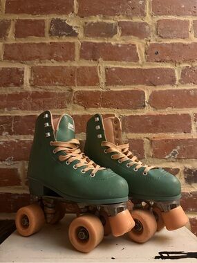 Impala Skates Classic Green Roller Skates with Peach Laces